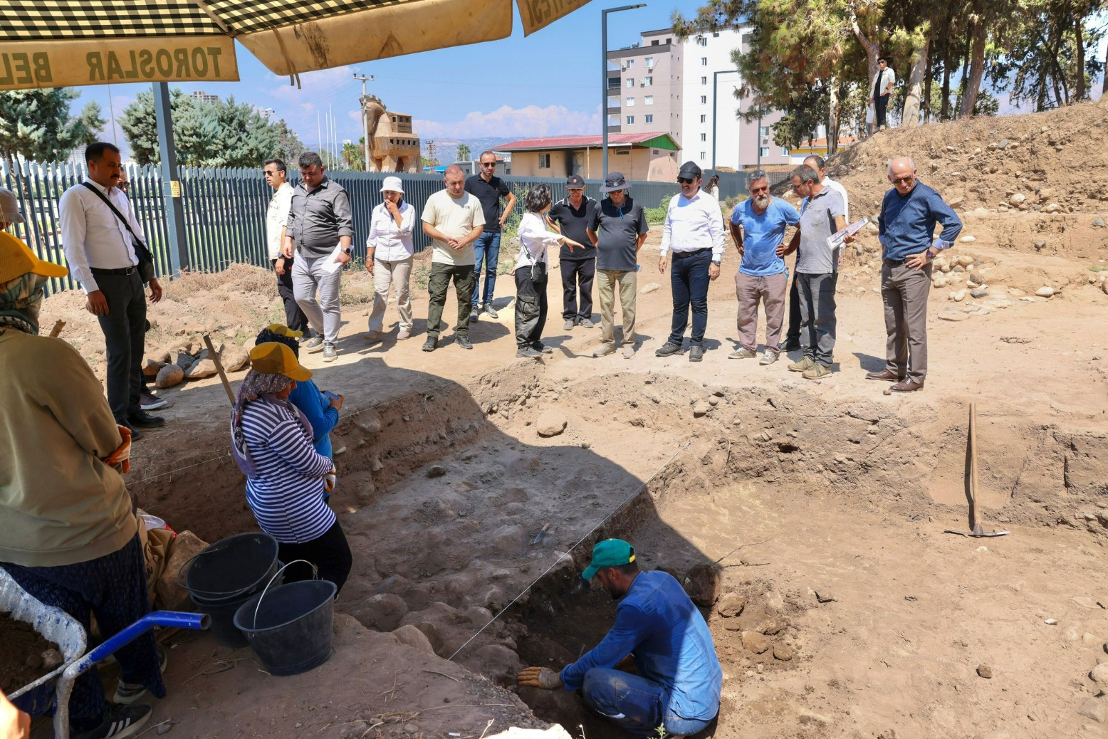 Mersin Valisi Ali Hamza Pehlivan, Yumuktepe Höyüğü'nde İncelemelerde Bulundu