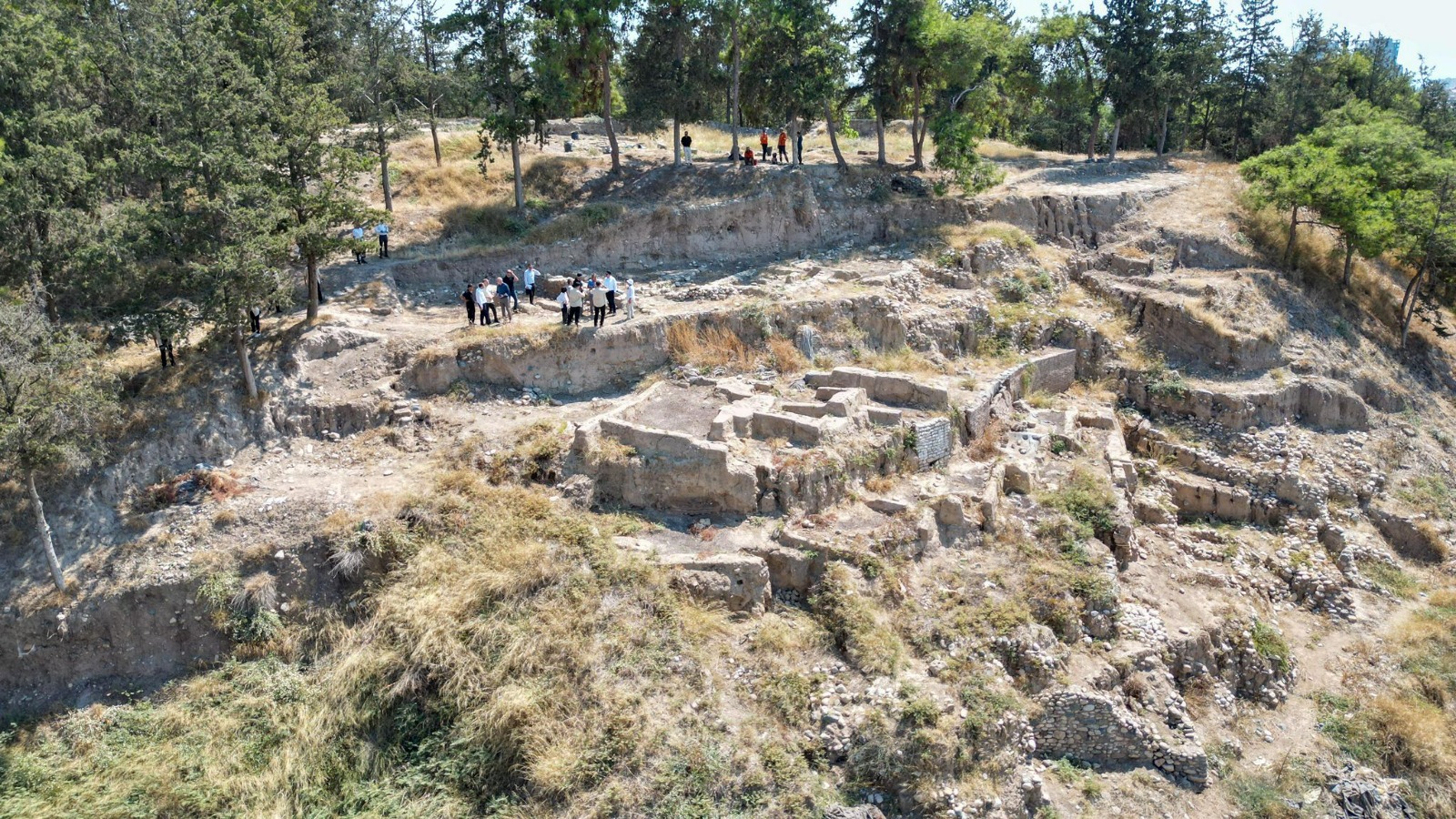 Mersin Valisi Pehlivan Yumuktepe Höyüğü'nde İncelemelerde Bulundu