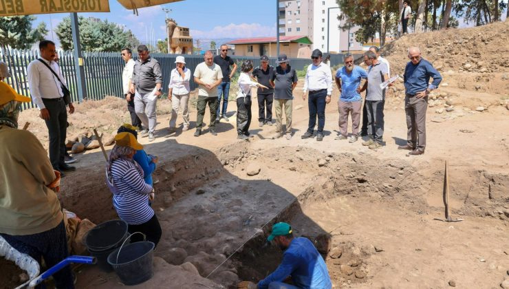 Mersin Valisi Pehlivan Yumuktepe Höyüğü’nde İncelemelerde Bulundu