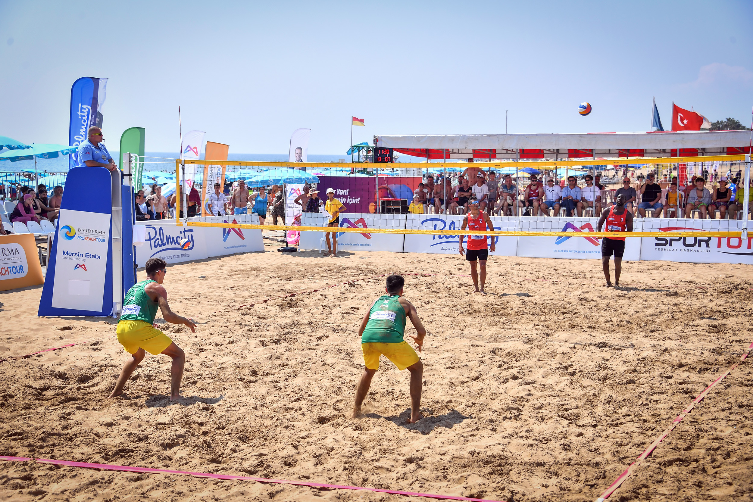 Mersin'de Pro Beach Tour Voleybol Etabı Başladı