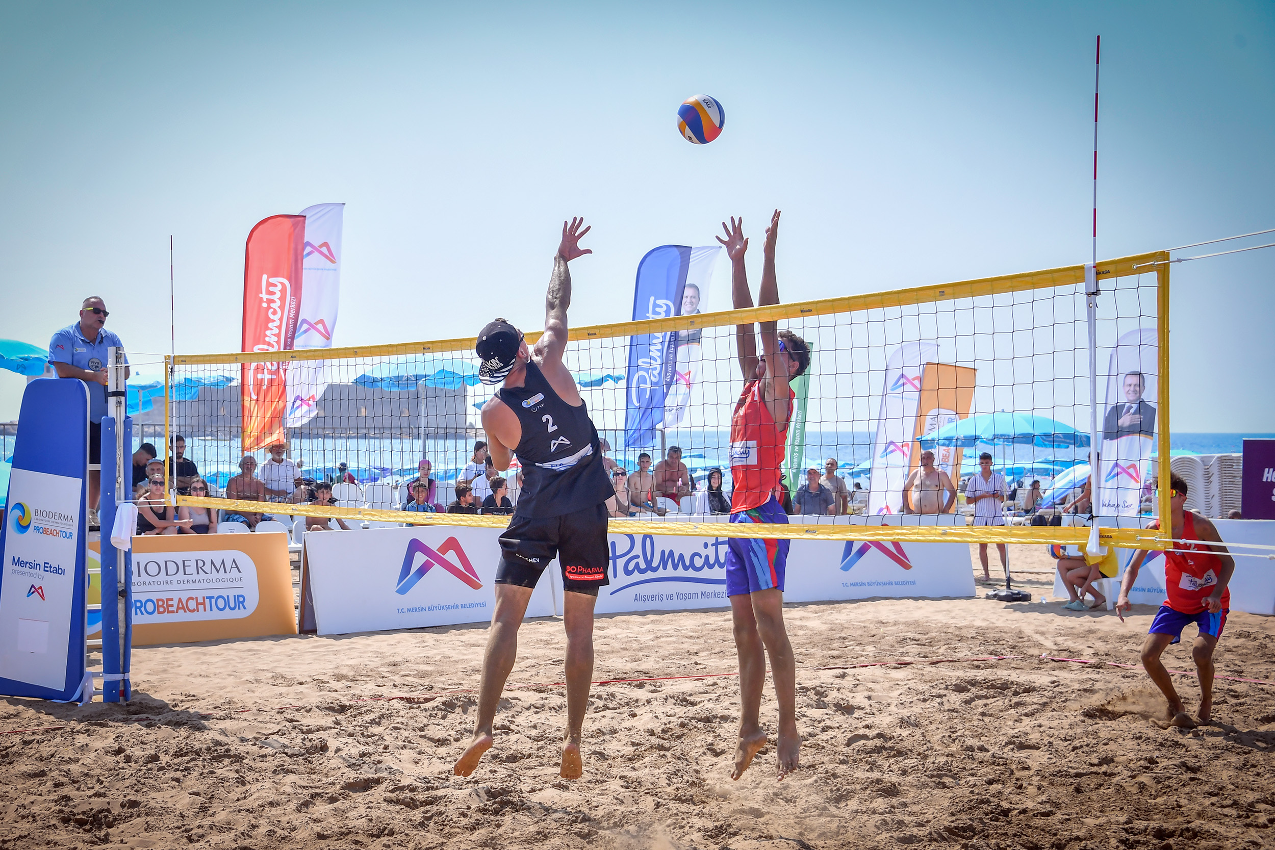 Mersin'de Pro Beach Tour Voleybol Etabı Coşkuyla Başladı