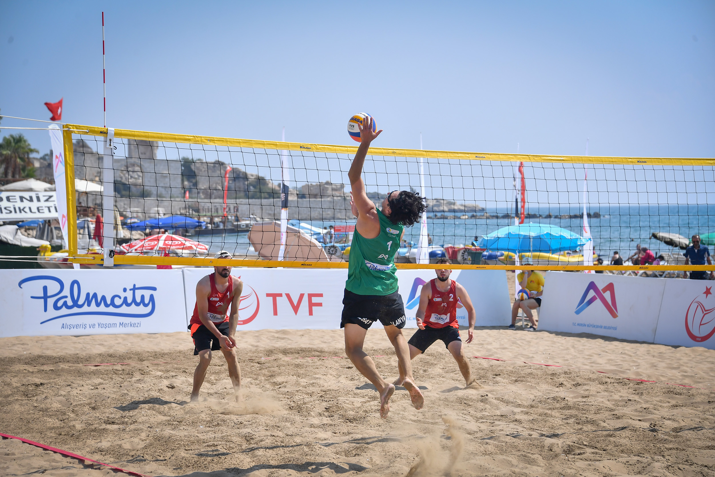 Mersin'de Pro Beach Tour Voleybol Etabı Coşkuyla Başladı