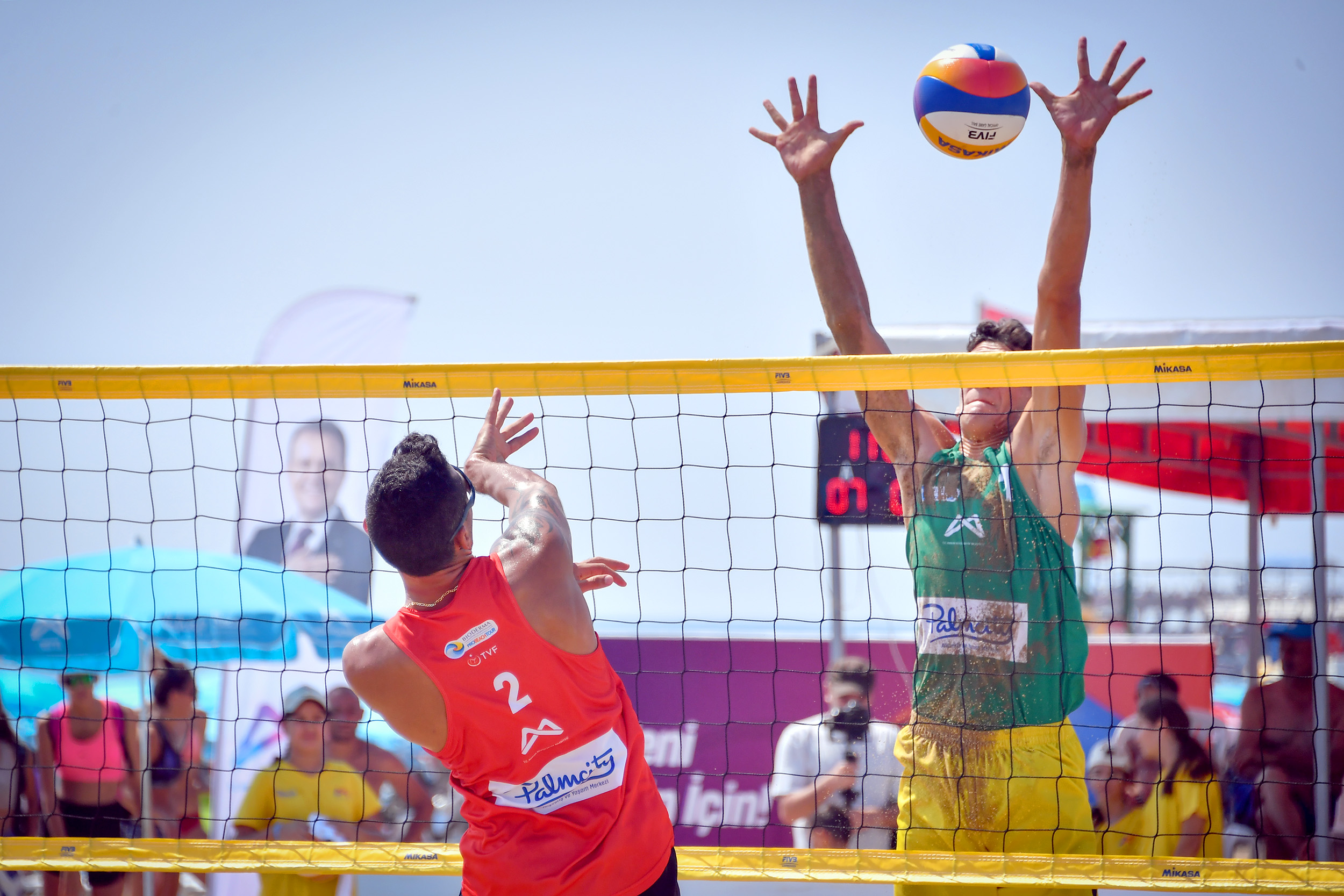 Mersin'de Pro Beach Tour Voleybol Etabı Coşkuyla Başladı