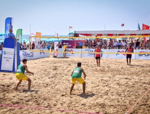 Mersin’de Pro Beach Tour Voleybol Etabı Coşkuyla Başladı