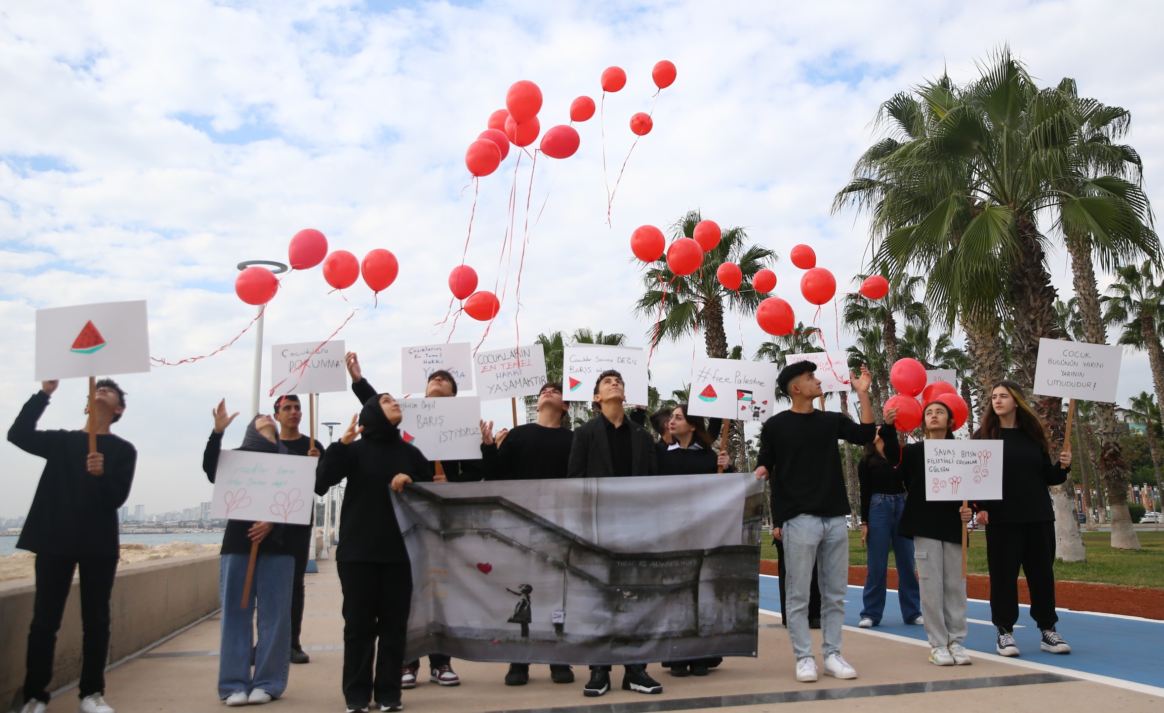 Mersin'de 20 Kasım Dünya Çocuk Hakları Günü Etkinliği