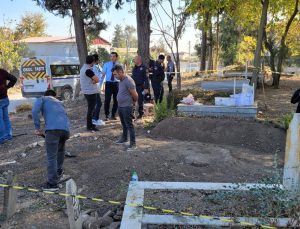 Mersin’de Cenaze Töreninde Tarihi Sikkeler ve Seramikler Bulundu