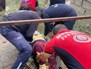 Mersin’de Kuyuya Düşen Kadın İtfaiye Ekiplerince Kurtarıldı