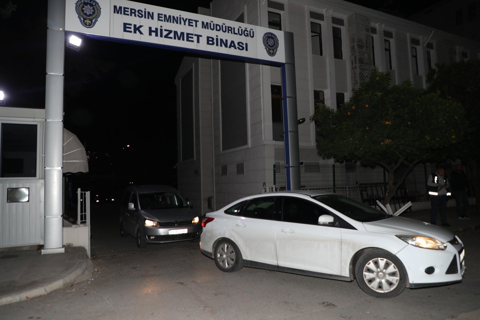 Mersin'de Polis Operasyonu: 49 Hükümlü ve 19 Şüpheli Yakalandı